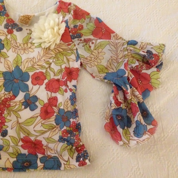 Floral Boho Style bell sleeve top - Picture 3 of 3